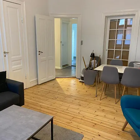 Bright 2-bedroom At Sophisticated Frederiksberg Kopenhagen